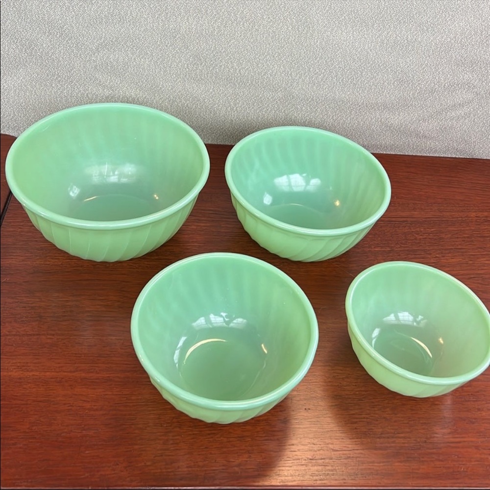 Fire King Jadeite Complete Swirl Mixing Bowl Set of 4 – Anchor Hocking – Firm - Picture 3 of 11